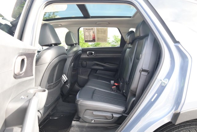Kia Sorento Vehicle Image 25