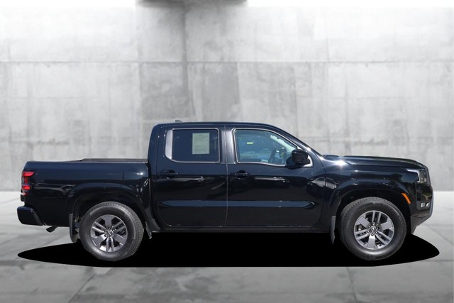 Nissan Frontier Vehicle Full-screen Gallery Image 5