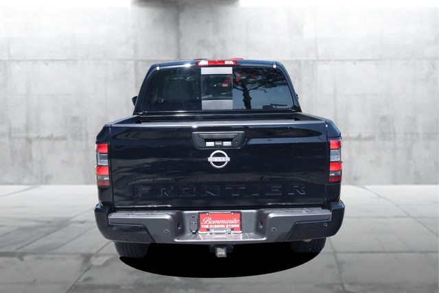 Nissan Frontier Vehicle Full-screen Gallery Image 6