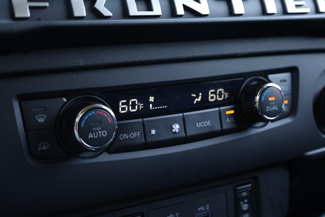 Nissan Frontier Vehicle Full-screen Gallery Image 13