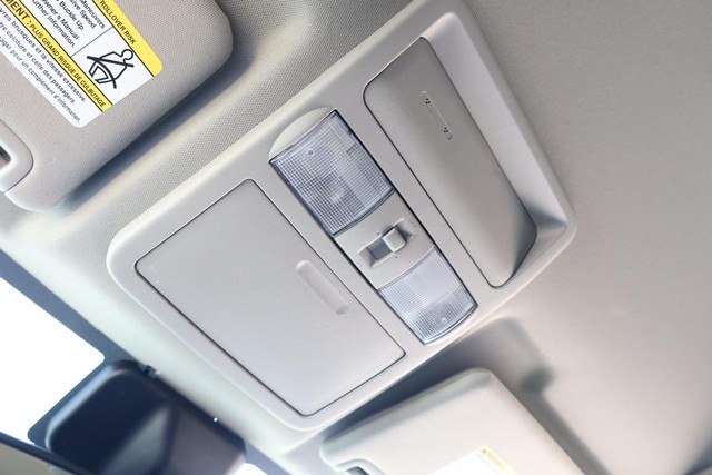 Nissan Frontier Vehicle Full-screen Gallery Image 16