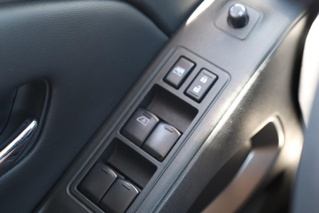 Nissan Frontier Vehicle Full-screen Gallery Image 17