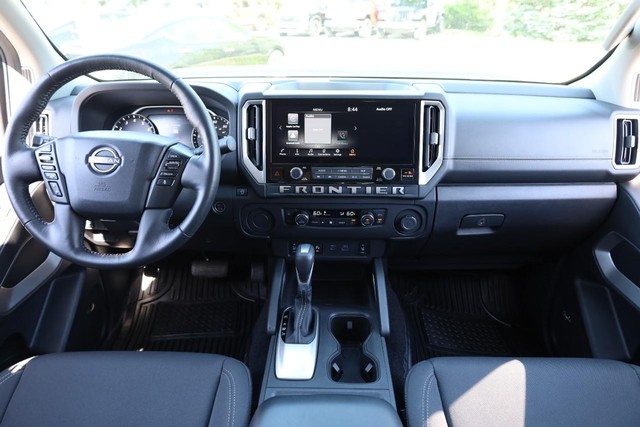 Nissan Frontier Vehicle Full-screen Gallery Image 22