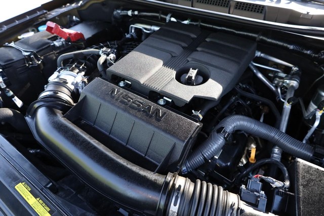 Nissan Frontier Vehicle Full-screen Gallery Image 25