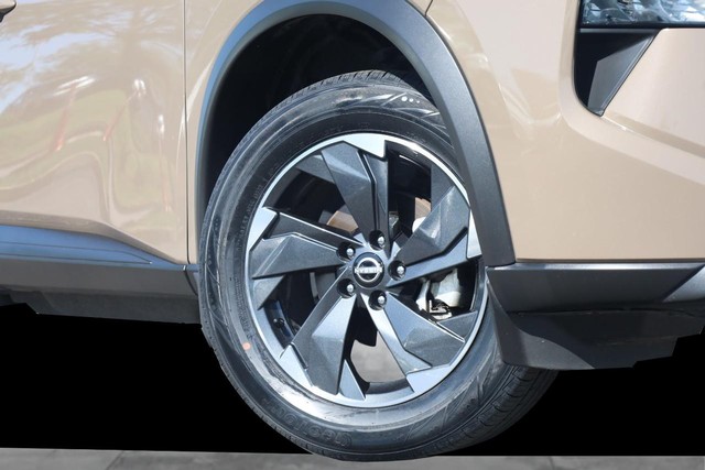 Nissan Rogue Vehicle Image 03