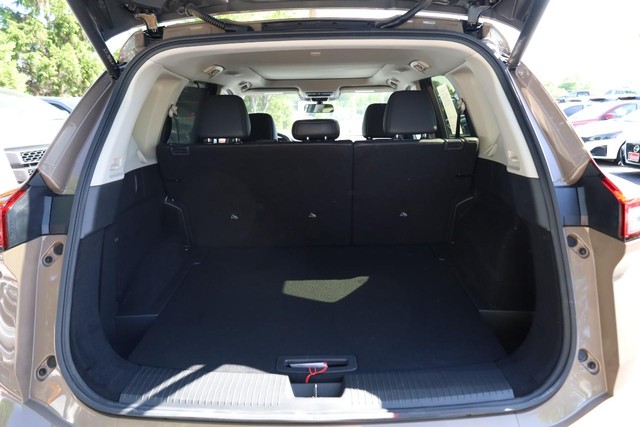 Nissan Rogue Vehicle Image 07