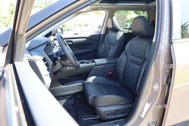 Nissan Rogue Vehicle Image 08