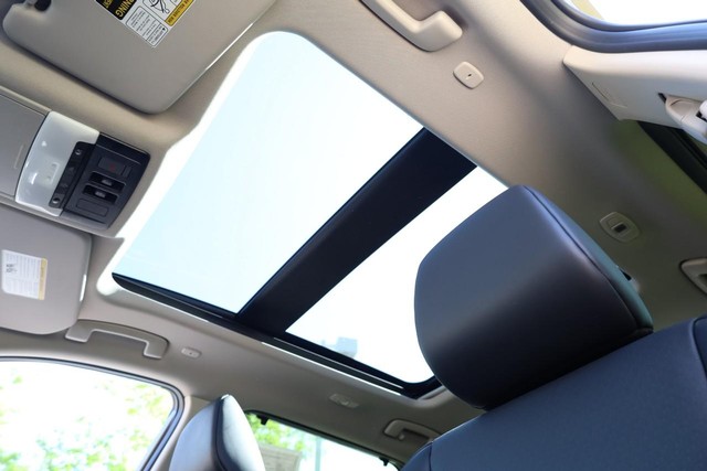 Nissan Rogue Vehicle Image 09