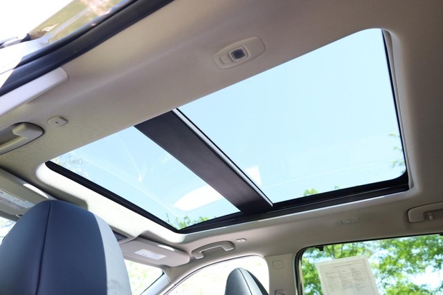 Nissan Rogue Vehicle Image 10