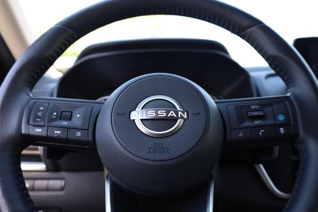 Nissan Rogue Vehicle Image 11