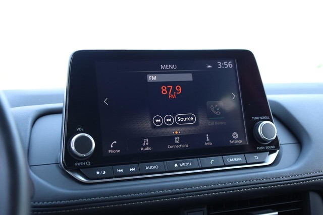 Nissan Rogue Vehicle Image 13