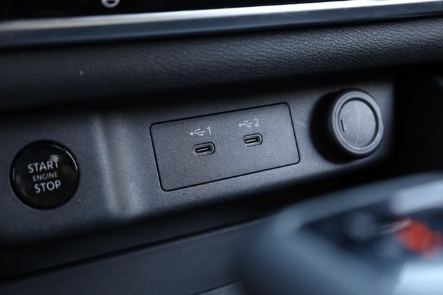 Nissan Rogue Vehicle Image 16
