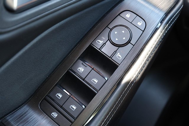 Nissan Rogue Vehicle Image 19