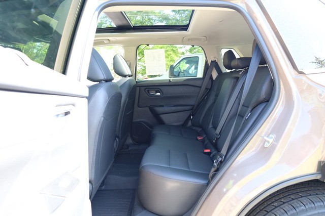 Nissan Rogue Vehicle Image 22