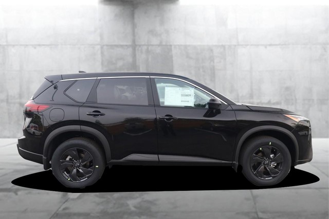 Nissan Rogue Vehicle Image 05