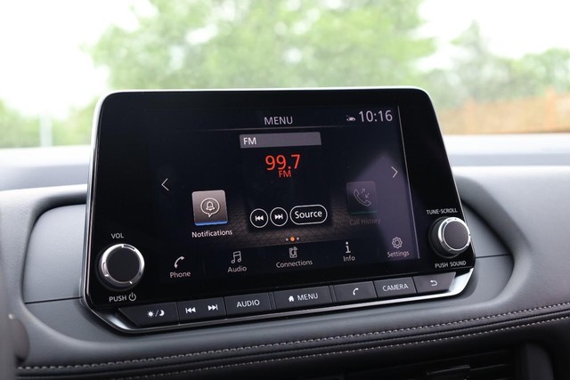 Nissan Rogue Vehicle Image 11