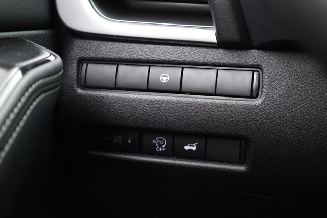 Nissan Rogue Vehicle Image 18