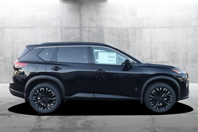 Nissan Rogue Vehicle Image 05