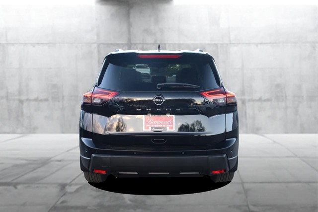 Nissan Rogue Vehicle Image 06