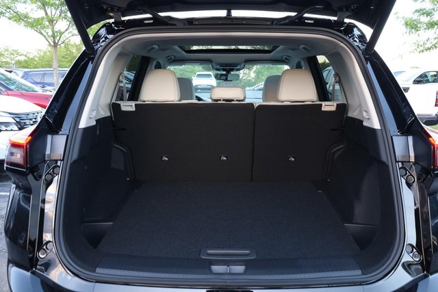 Nissan Rogue Vehicle Image 07
