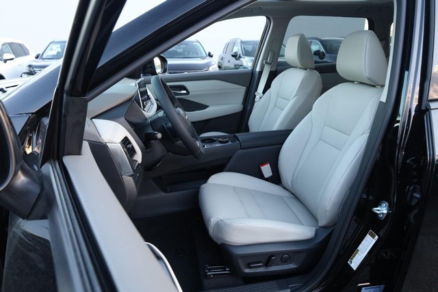 Nissan Rogue Vehicle Image 08