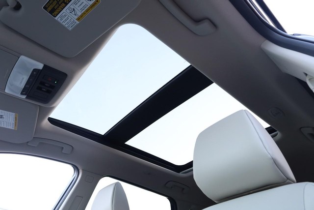 Nissan Rogue Vehicle Image 09