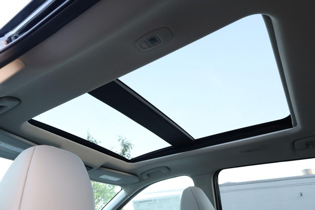 Nissan Rogue Vehicle Image 10