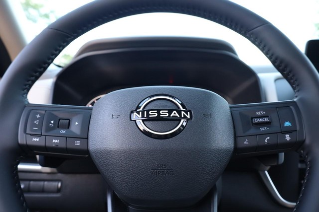 Nissan Rogue Vehicle Image 11