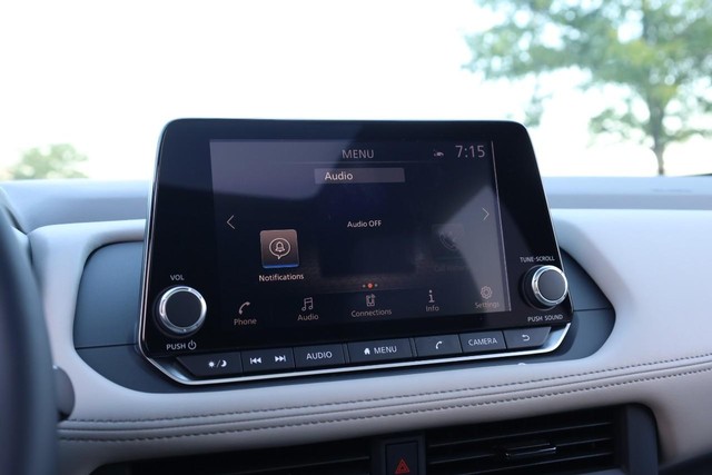 Nissan Rogue Vehicle Image 13