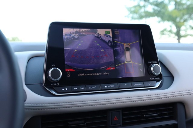 Nissan Rogue Vehicle Image 14