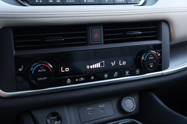 Nissan Rogue Vehicle Image 15