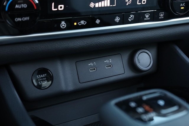Nissan Rogue Vehicle Image 16