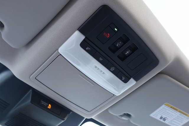Nissan Rogue Vehicle Image 18