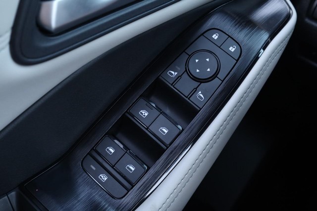 Nissan Rogue Vehicle Image 19