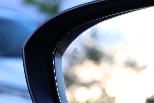 Nissan Rogue Vehicle Image 21