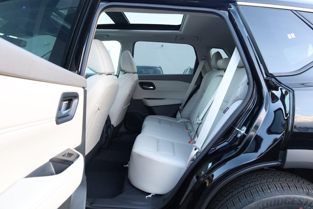 Nissan Rogue Vehicle Image 22