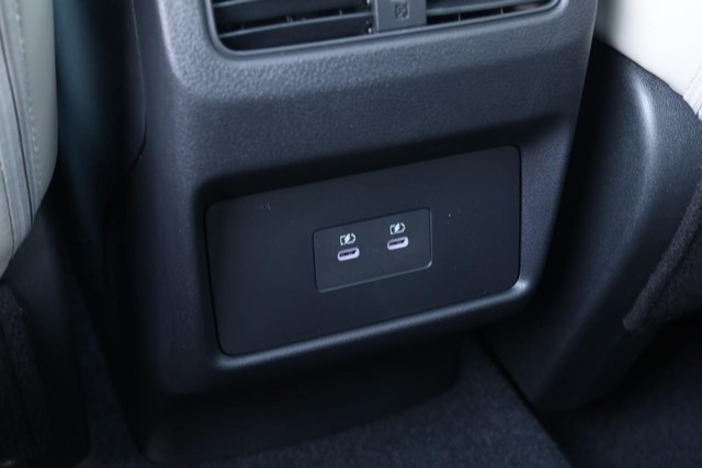 Nissan Rogue Vehicle Image 23