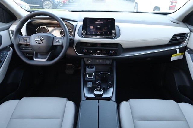 Nissan Rogue Vehicle Image 24