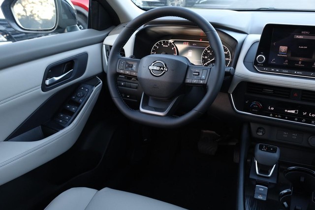 Nissan Rogue Vehicle Image 25