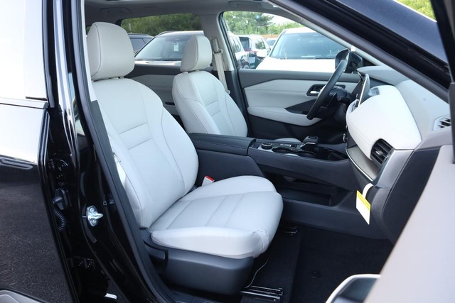 Nissan Rogue Vehicle Image 26
