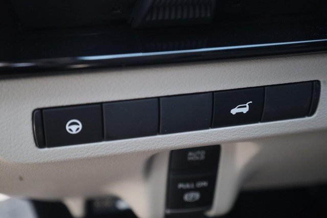 Nissan Murano Vehicle Image 11