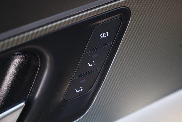 Nissan Murano Vehicle Image 12