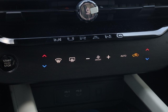 Nissan Murano Vehicle Image 16