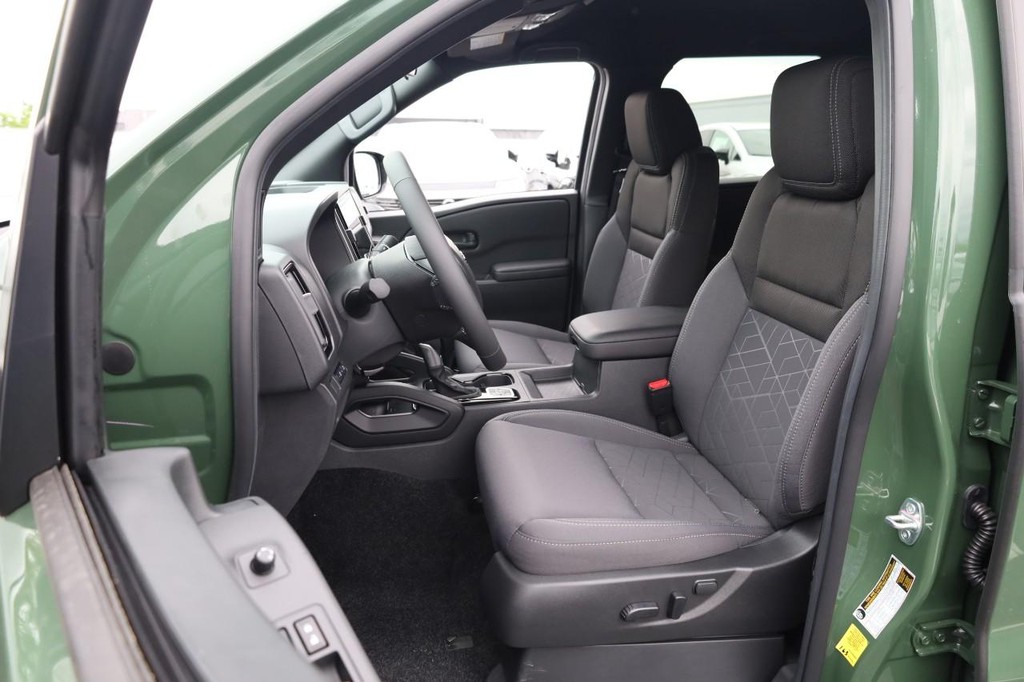 Nissan Frontier Vehicle Image 08