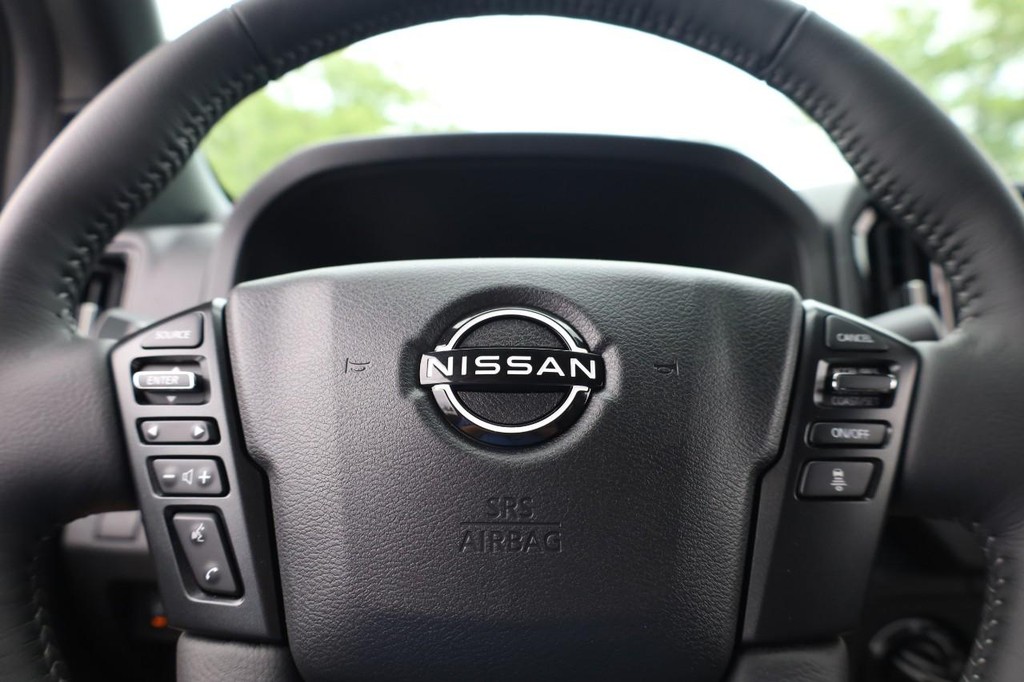 Nissan Frontier Vehicle Image 09