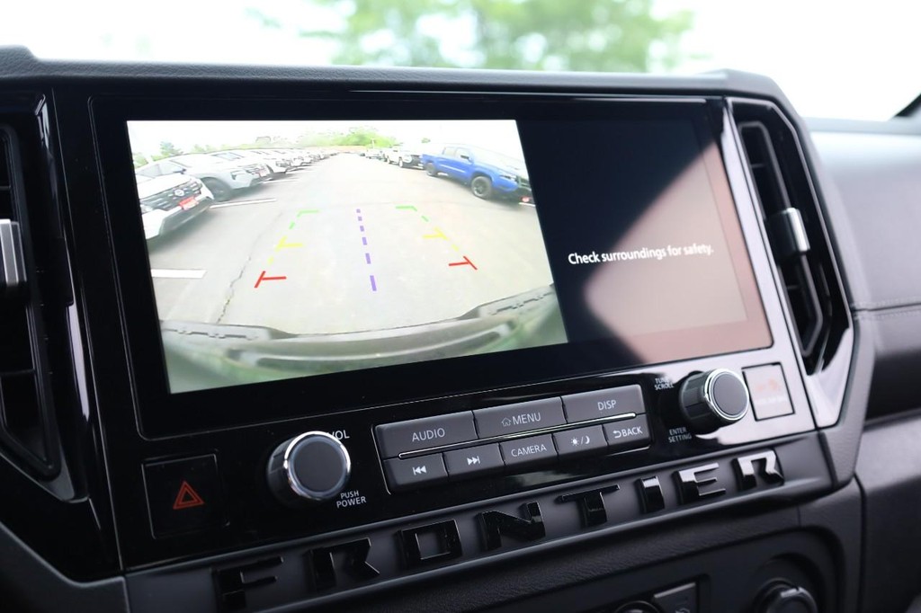 Nissan Frontier Vehicle Image 12