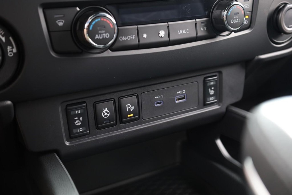 Nissan Frontier Vehicle Image 14