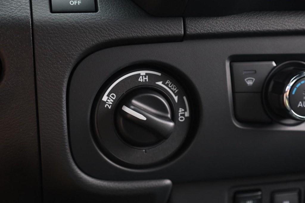 Nissan Frontier Vehicle Image 15