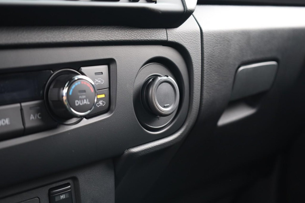 Nissan Frontier Vehicle Image 16