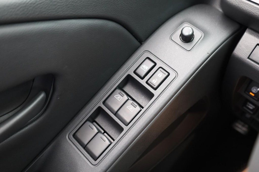 Nissan Frontier Vehicle Image 19